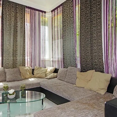 House Apartament *