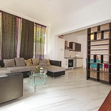 House * ספליט